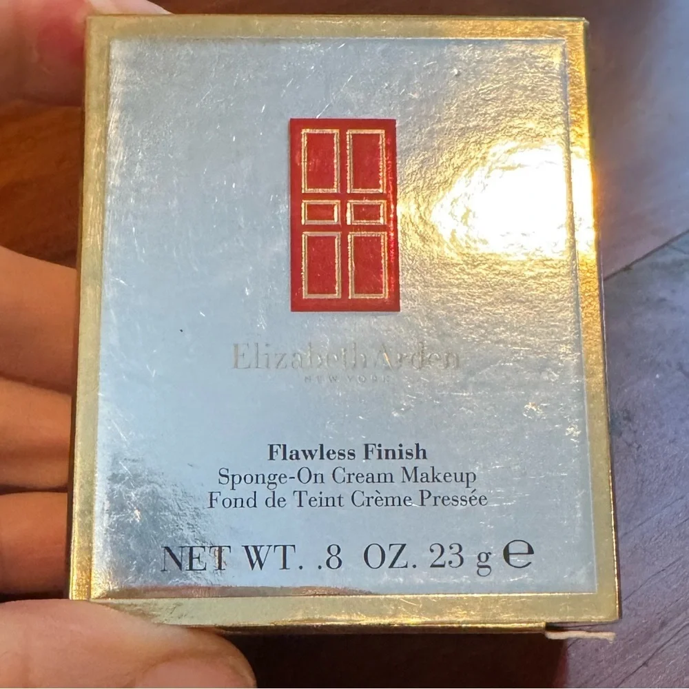Elizabeth Arden Flawless Finish Foundation - 37 Chesnut